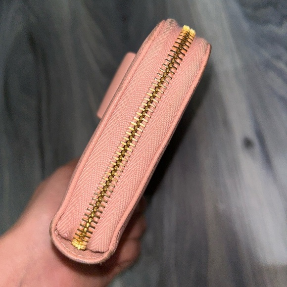 Prada Saffiano Pink Bow Zippy long wallet in Box - Picture 9 of 11